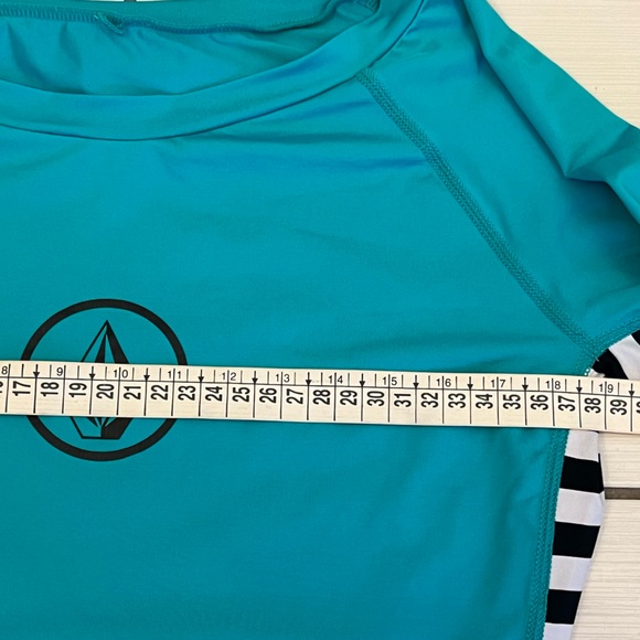 Volcom Rash Guard Shirt S - Picture 6 of 6